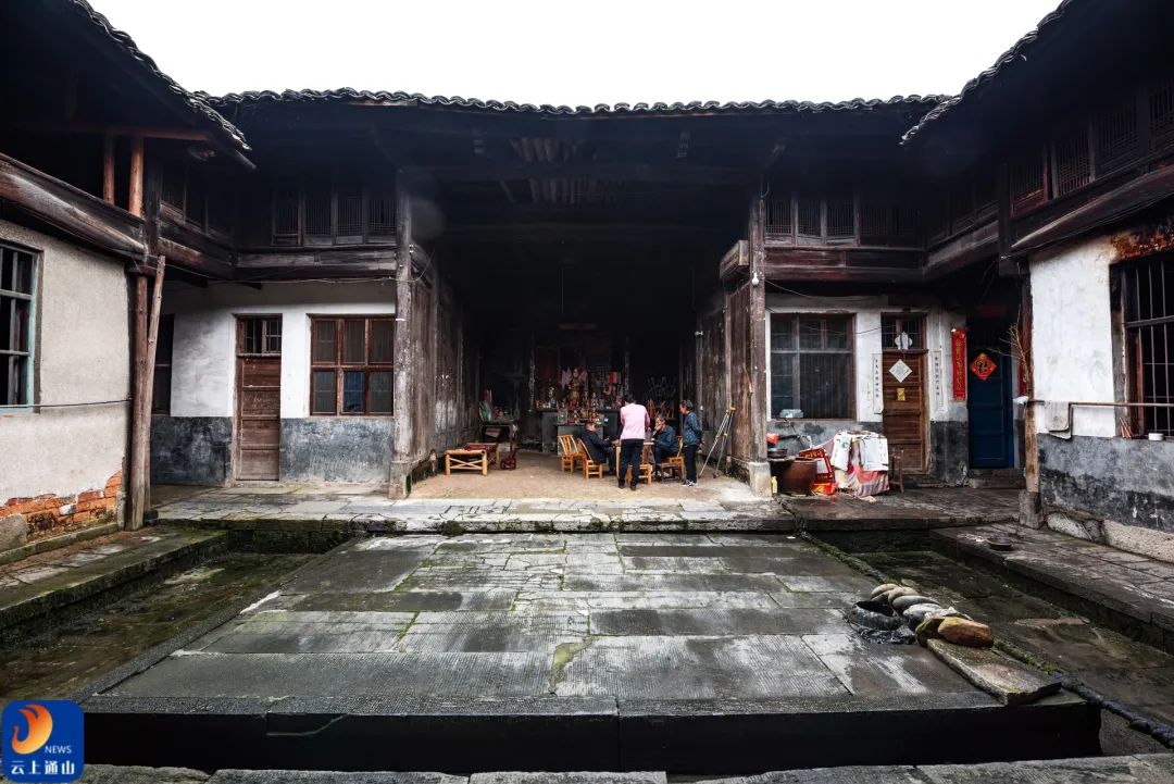 厦铺镇厦铺村:青山绿水间的古民居村落