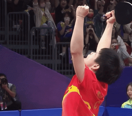 孙颖莎仰天长啸太燃!锁热搜第一出口恶气 人民日报:女乒7连冠