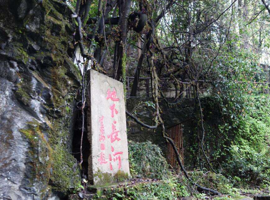 兰溪六洞山风景区,以溶洞景观为主,由四大景区组成,公交直达