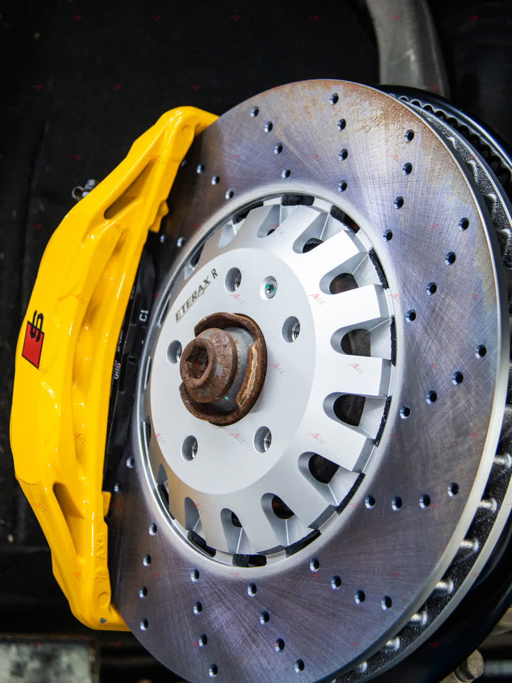 奥迪a6l装六合塞8n刹车这几天光换大卡钳了