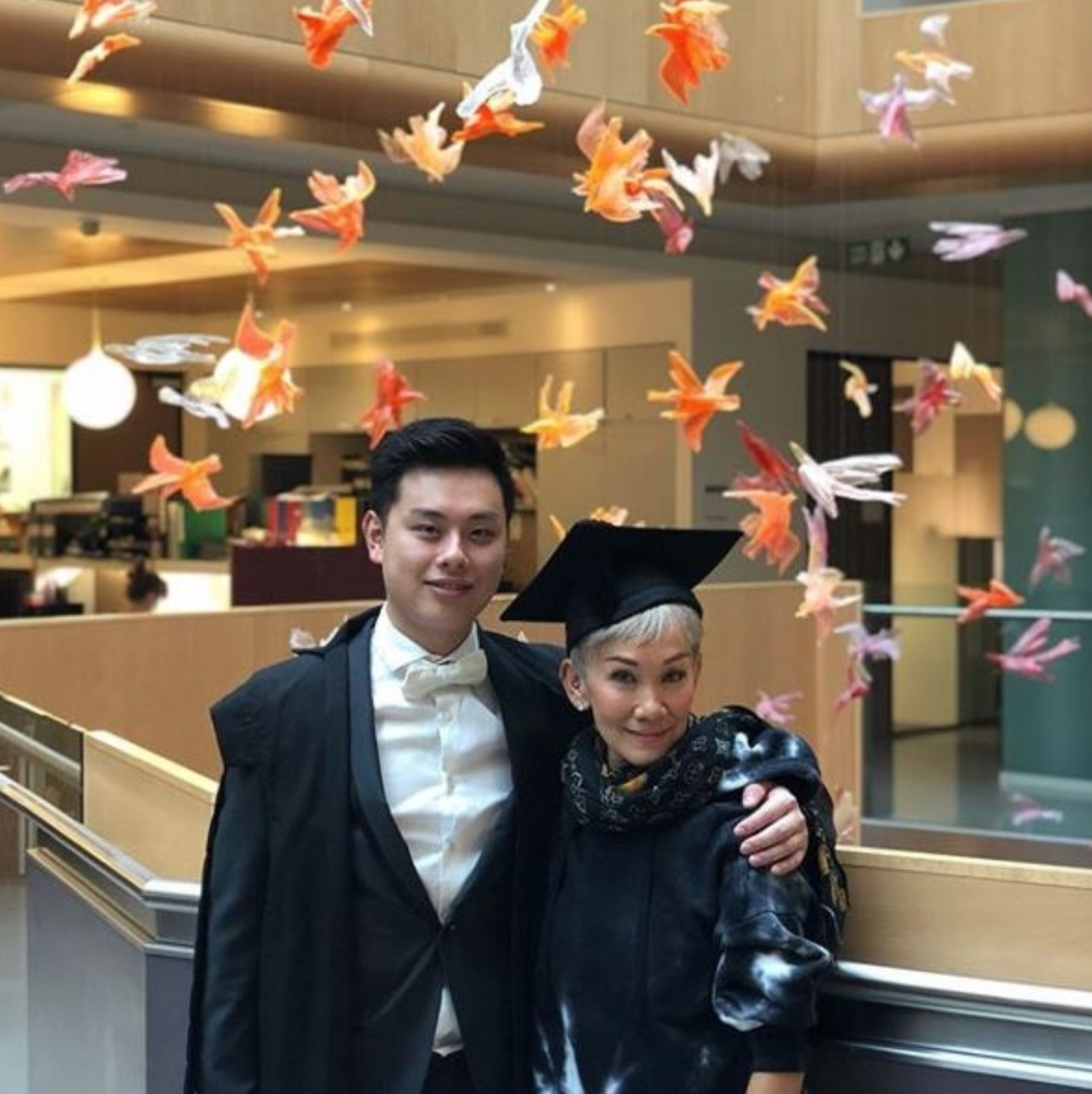 李嘉诚高位抛盘神秘女人接盘她才是香港的隐形女首富