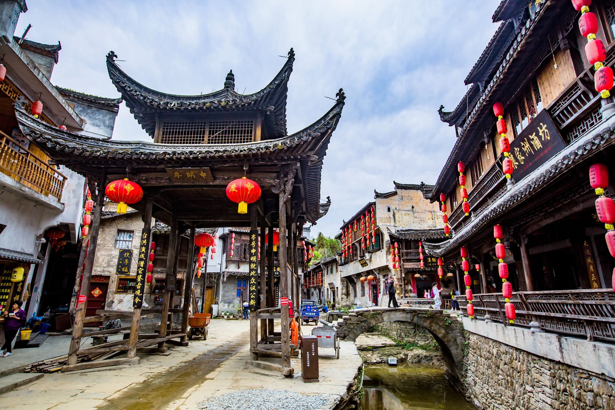 婺源李坑,已有近千年的历史,是人们心中"小桥流水人家"的景象