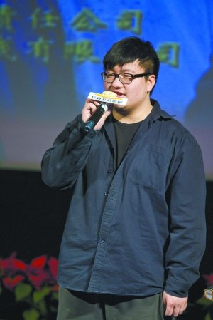 导演杨亚洲:离婚后娶倪萍,偏爱继子,亲生儿子为何不嫉妒?