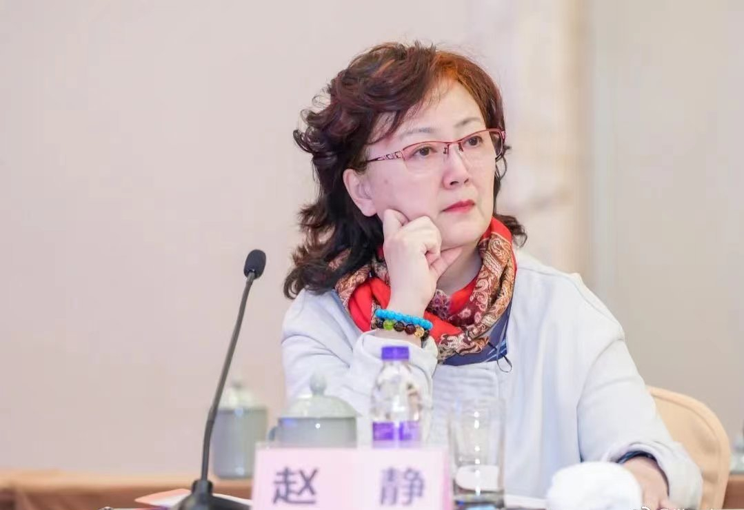 岁月从不败美人!66岁赵静惊艳时光,直面衰老,比刻意扮嫩更美