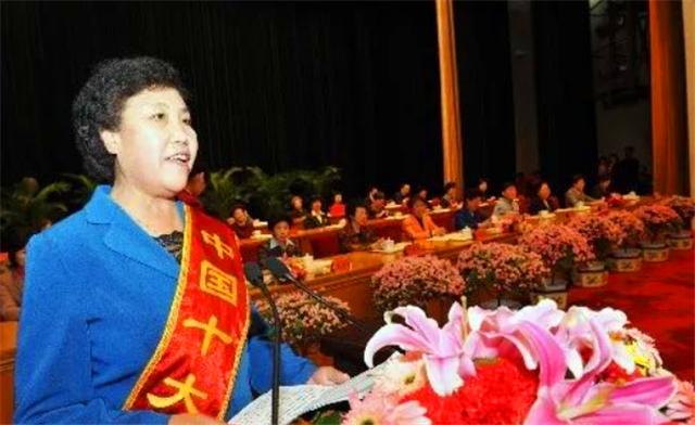 大寨之花郭凤莲:基层干部,与老干部一起带领大家脱贫致富