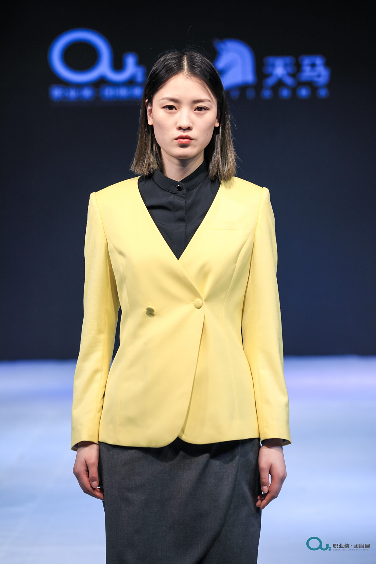 天马服饰火星版职业装亮相上海团服展,t台c位秀最美职场穿搭