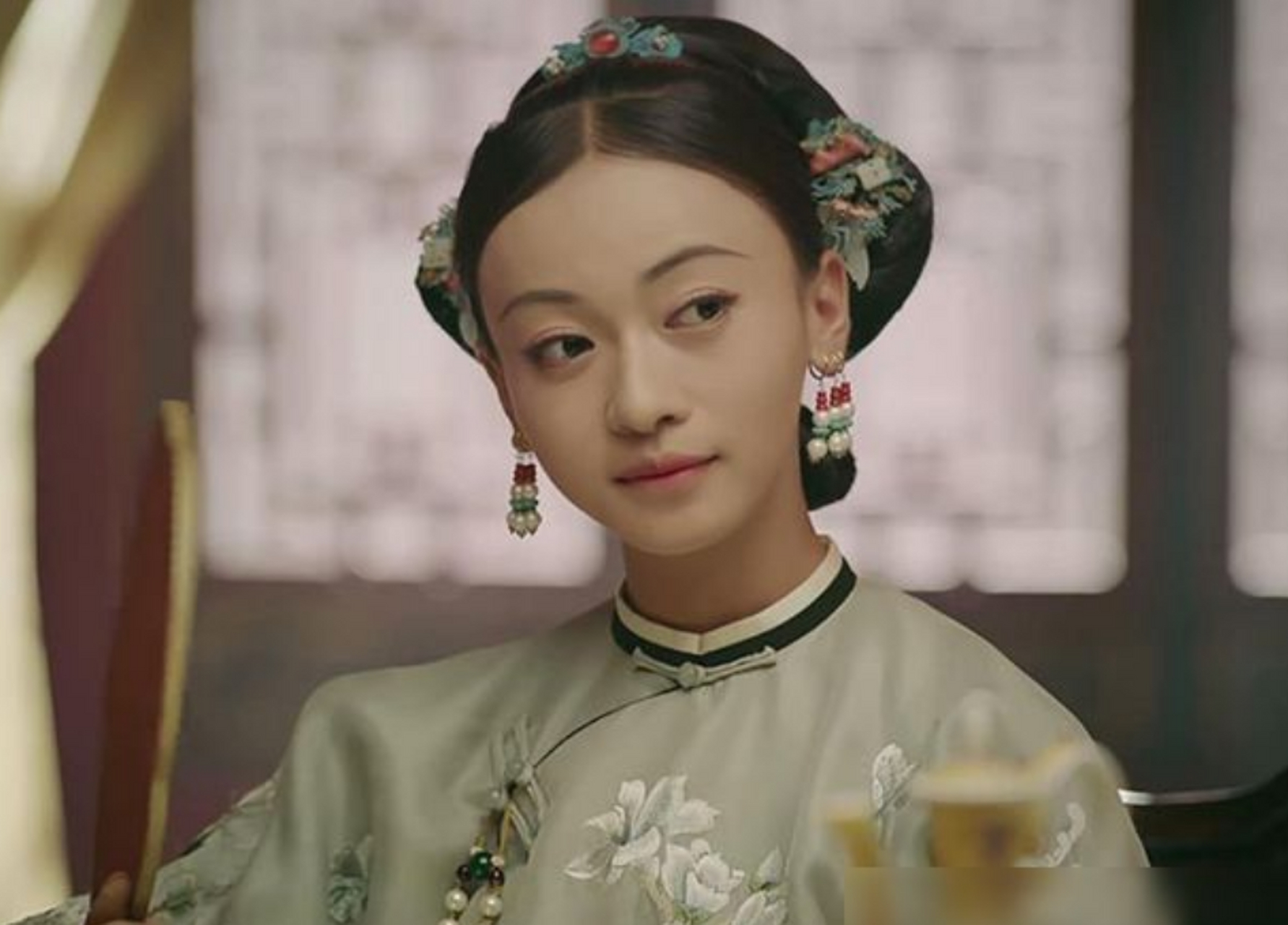 提到吴谨言,大家都觉得,她是标准的美女,长相瓜子脸,大眼睛,樱桃小嘴