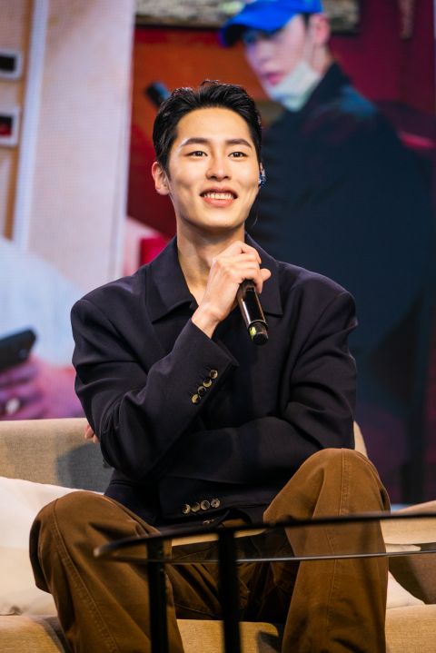 还魂李宰旭深情献唱自曝喜欢开朗阳光正能量的女生