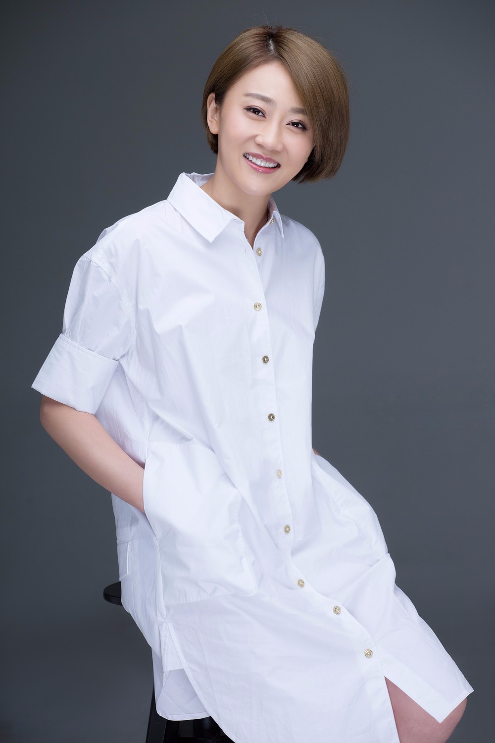 "乡村爱情"苏玉红晒舞姿,大牌卫衣嘻哈风十足,电线腿意外抢镜