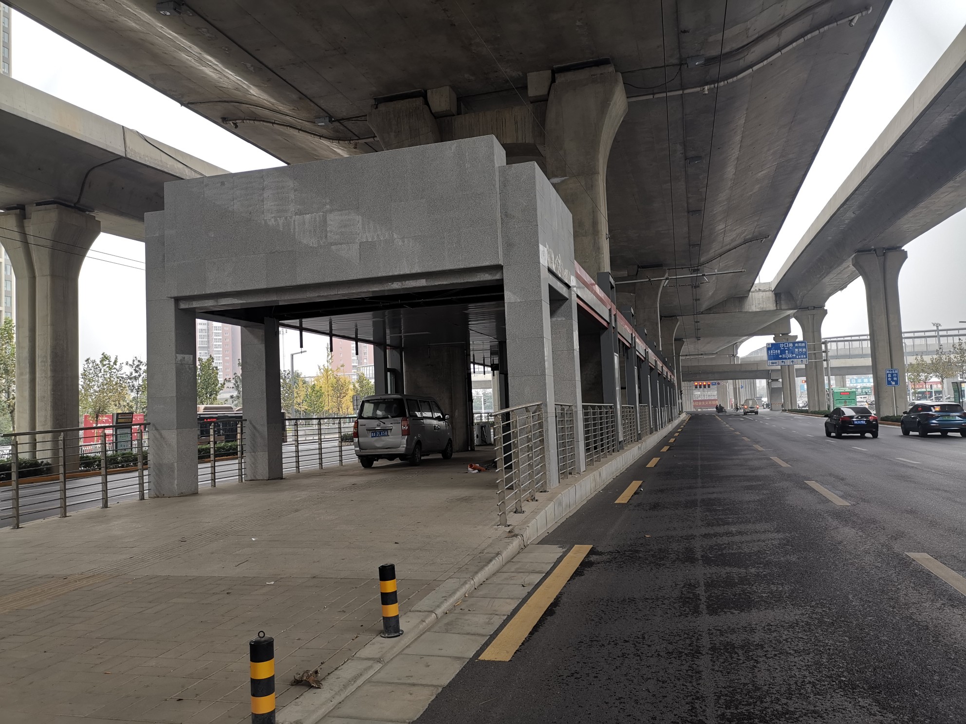 郑州这俩BRT站台，为啥建得这么拖拉？后续：俩BRT站台会在今年11月底与12月底前建成投用