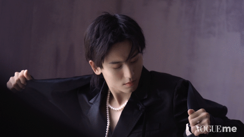 张哲瀚糊涂走红的6个月和糊得明白的1天