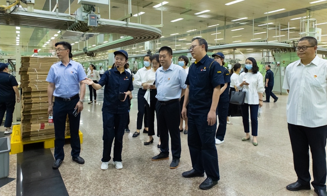 重慶旅遊職業學院一行到黔江捲菸廠開展支部聯建活動