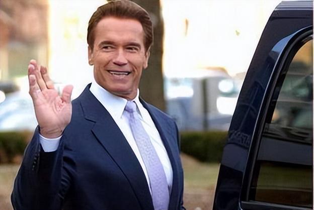 卡尔韦瑟斯:我和施瓦希格握手,我们握了5秒,他的力量在我之上