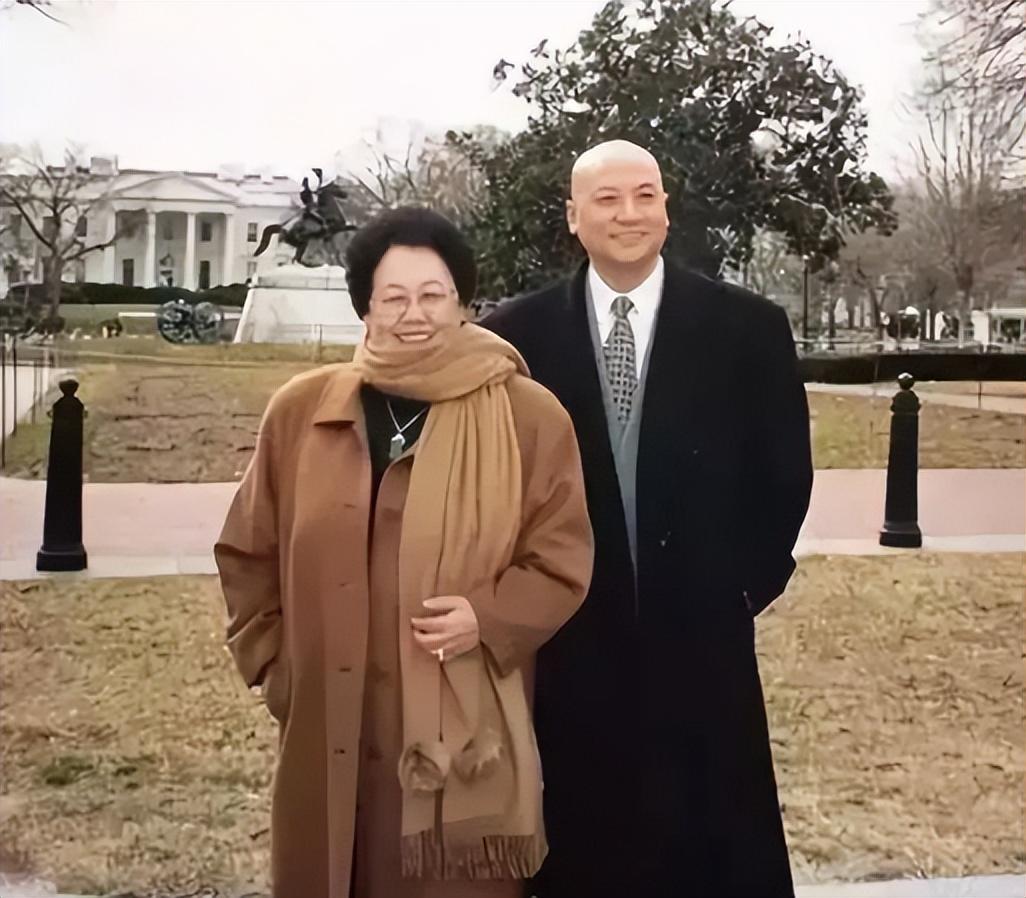 回顾"唐僧"迟重瑞:娶大11岁富婆,被继子无视,结婚32年不叫老婆