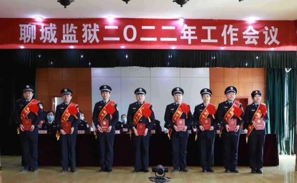 奋进新征程 建功新时代