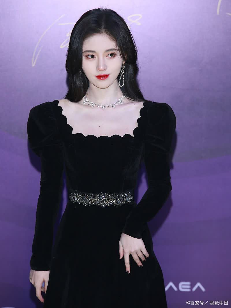 如何评价鞠婧祎的美貌