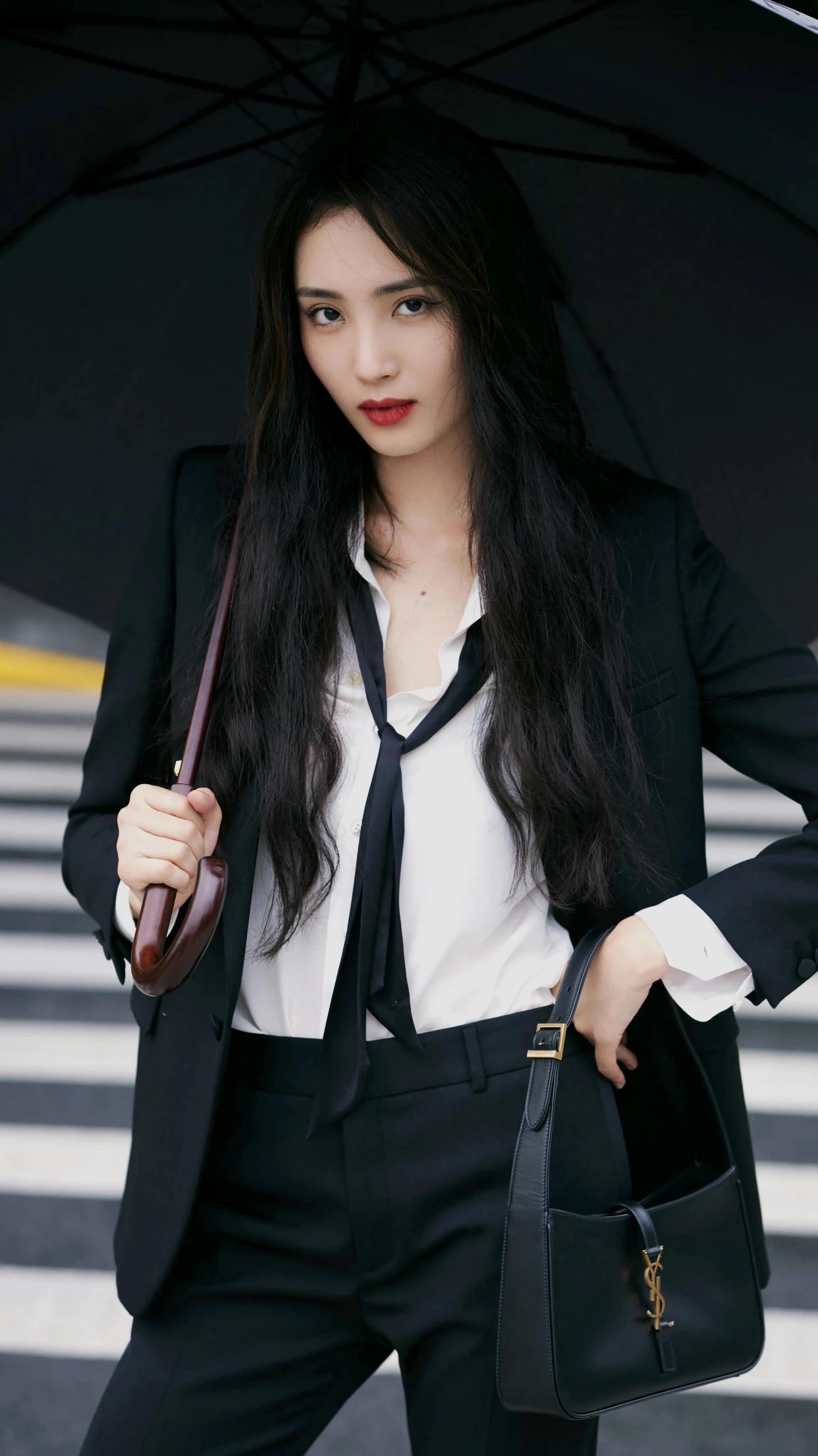 王紫璇壁纸最喜欢她饰演的小神婆