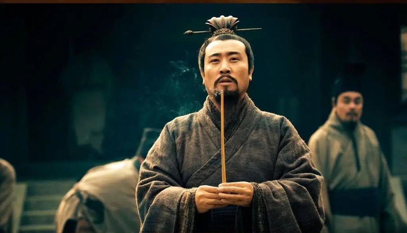 汉昭烈帝刘备从卖草鞋的小贩到创立蜀汉的先主有什么秘诀