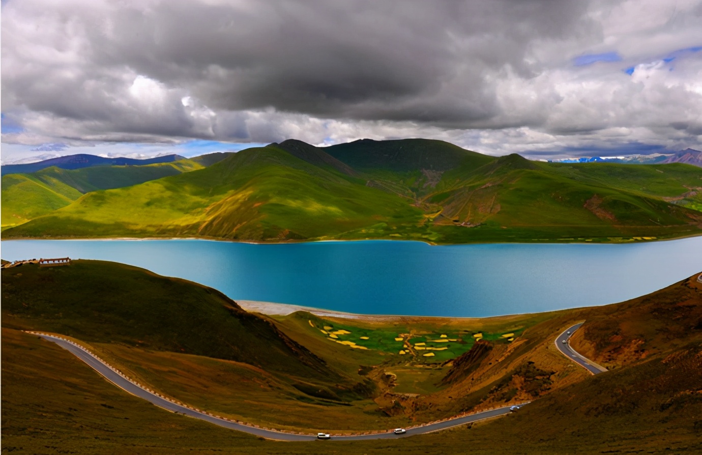美图鉴赏—西藏高原的珊瑚湖