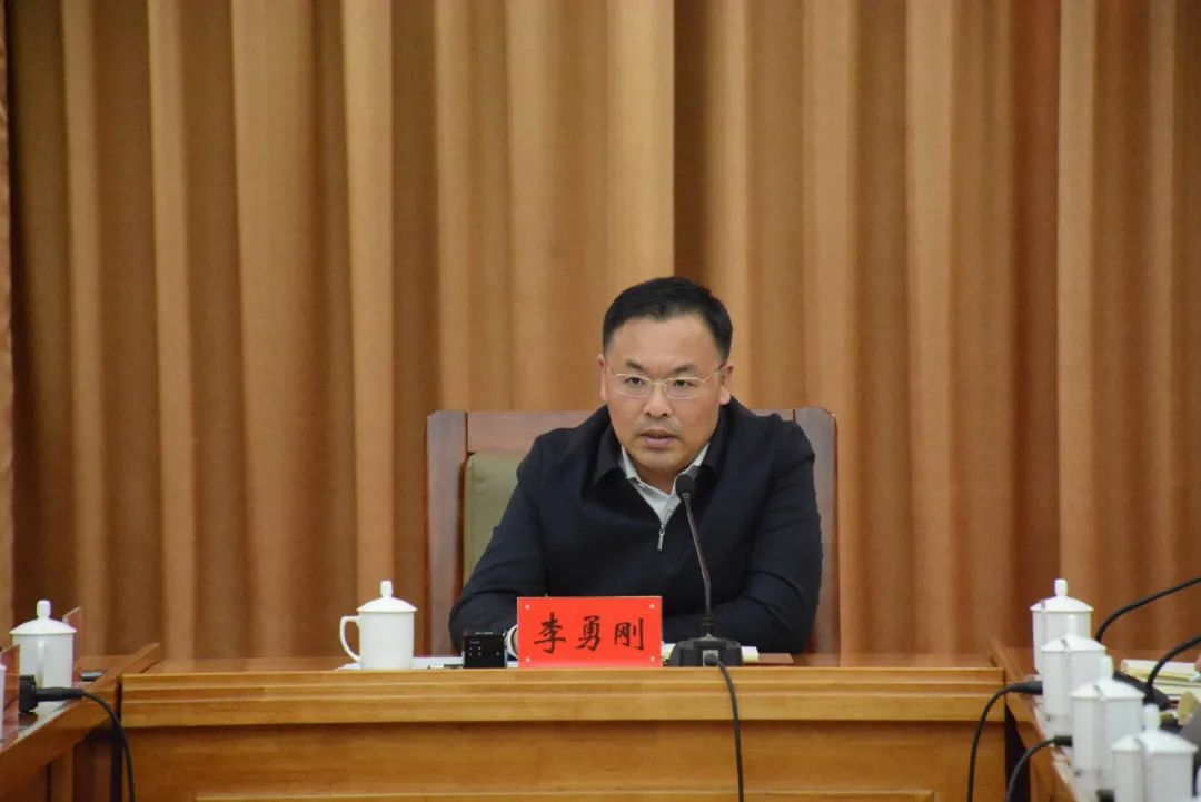 全市重点工作专题部署会议召开