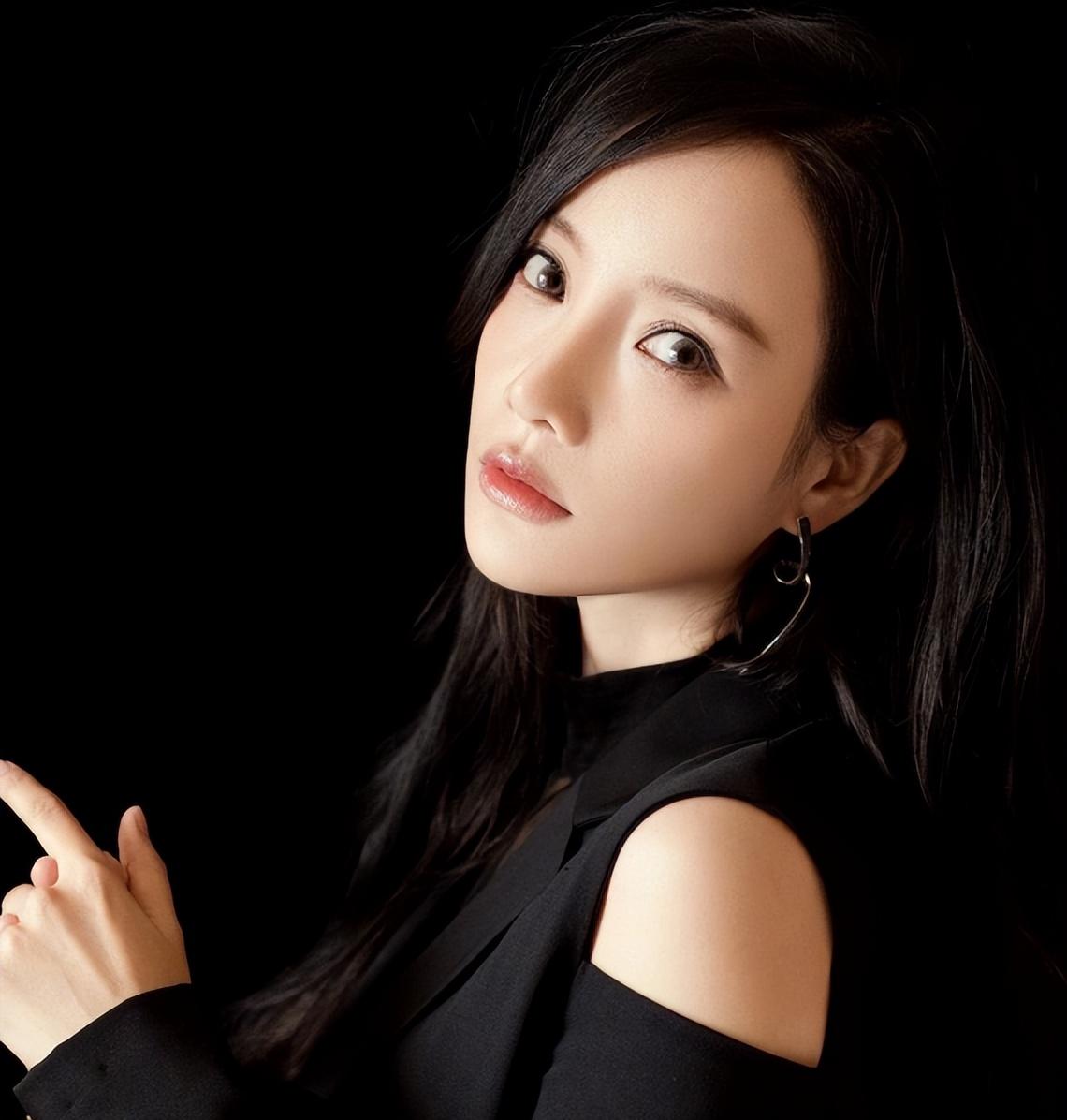 公开为笑果发声?当初闹出"洗头门"的李小璐,如今过得如何?