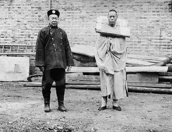 古代押运囚犯路途艰辛,为何什么碰见女囚犯,衙役们都要抢着去?