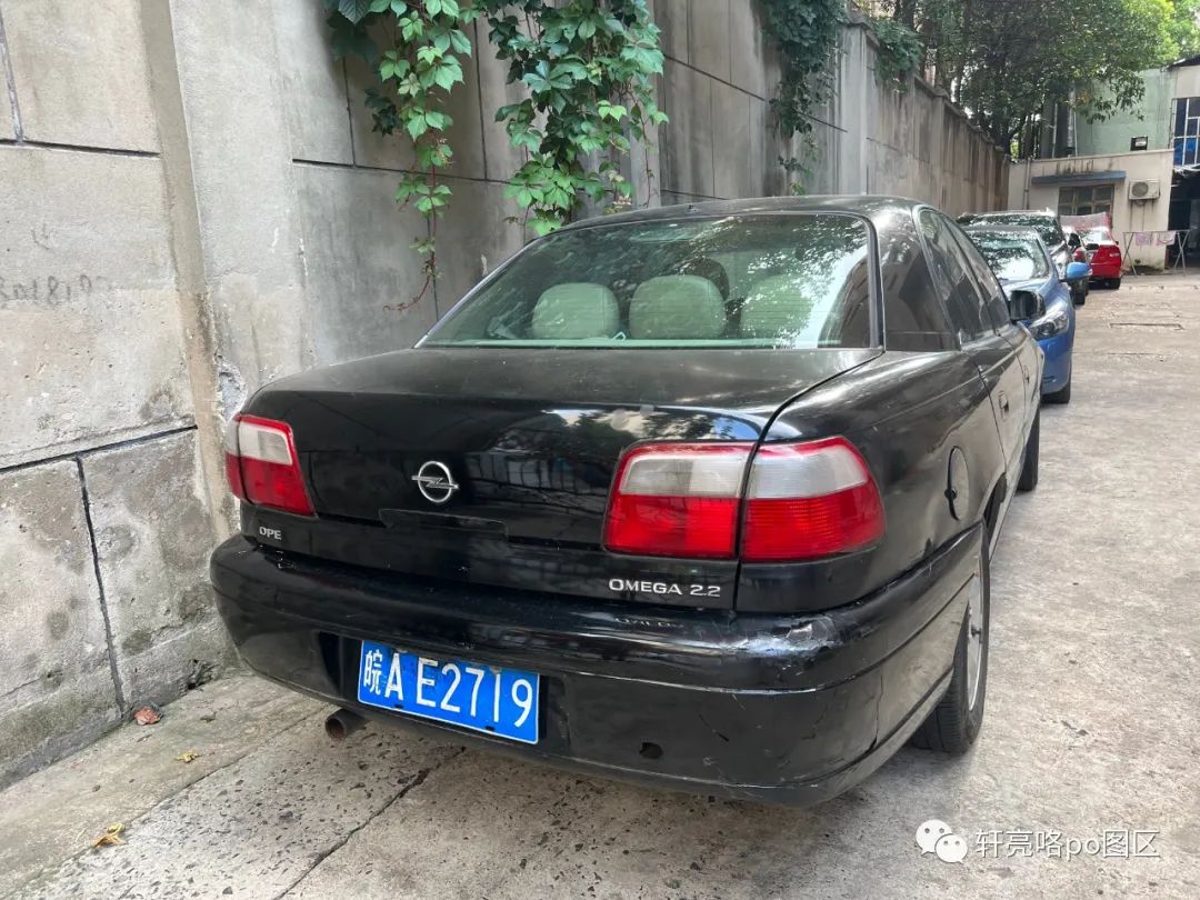 深圳的02式车牌 丨 20年车龄的欧宝欧美佳/opel omega b2