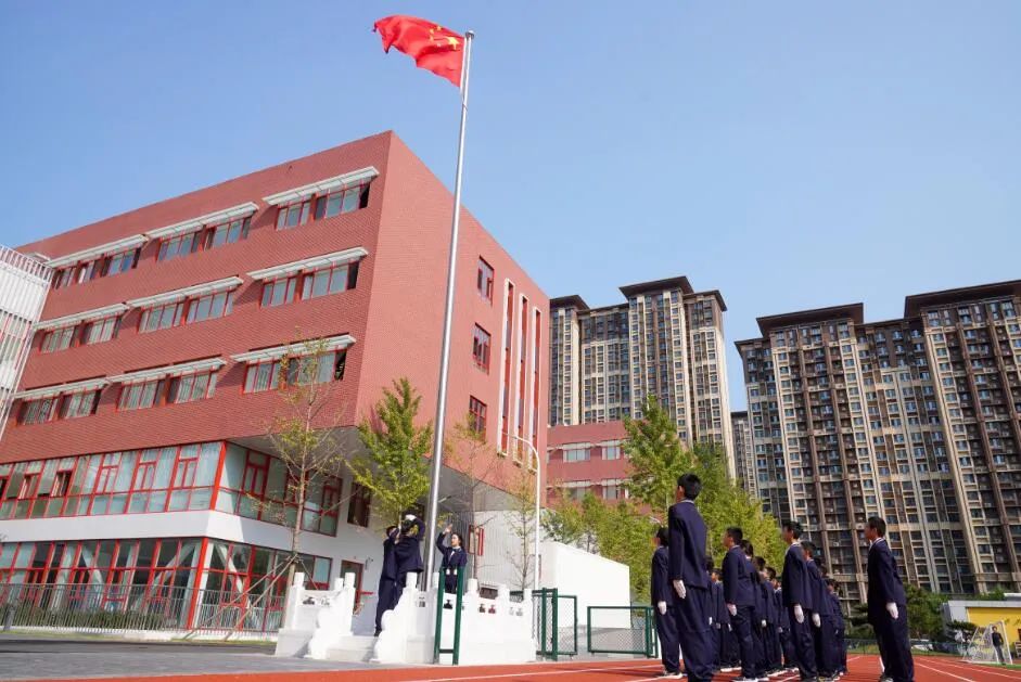 区委主要领导参加十一学校石景山实验中学2023年秋季学期开学典礼