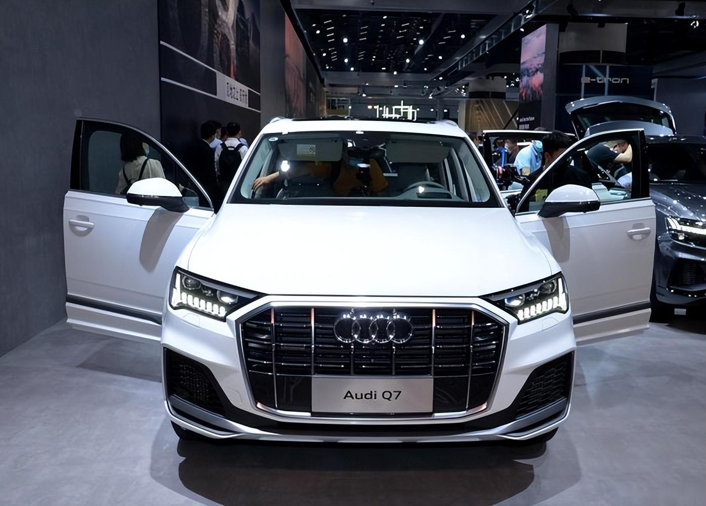 开完宝马x5,再开朋友的奥迪q7,对比后差距不是一星半点