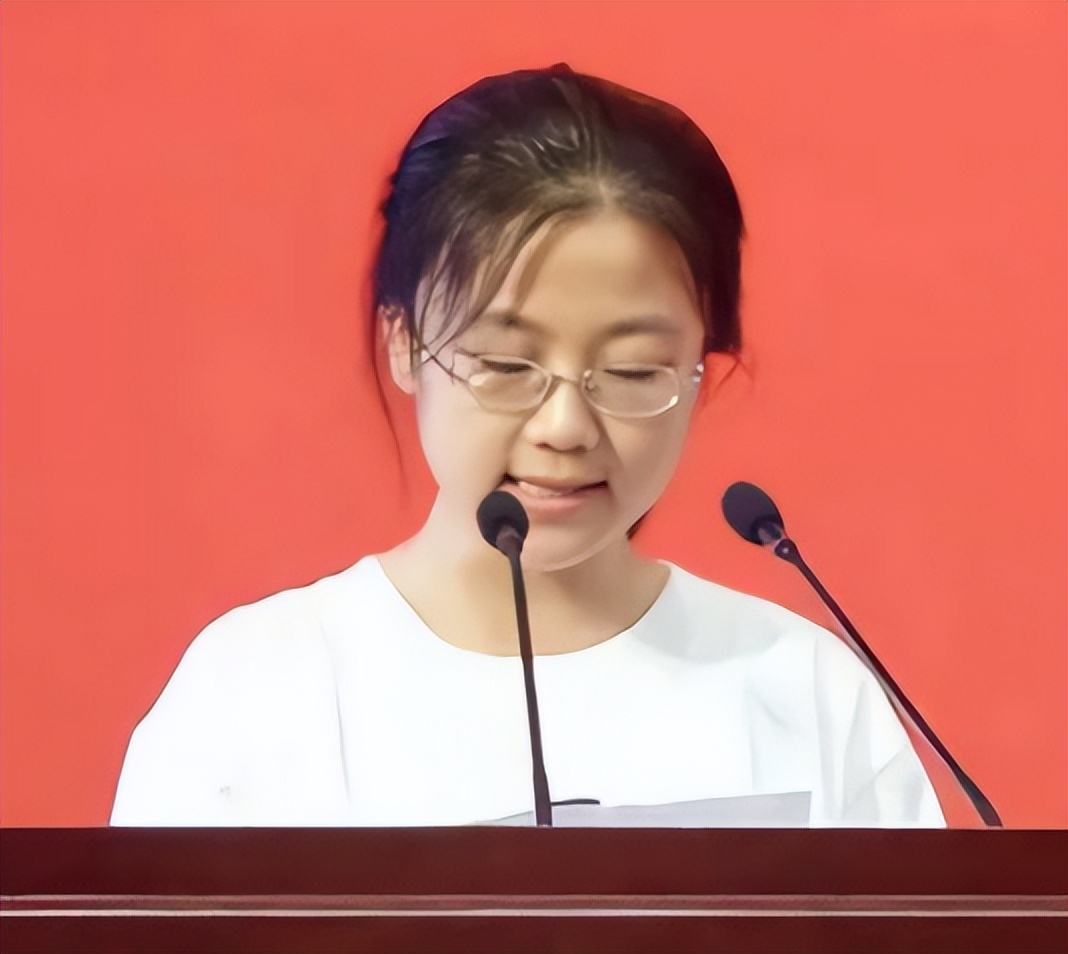 辽宁女孩刘丁宁,放弃港大72万退学复读,后来考了多少分?