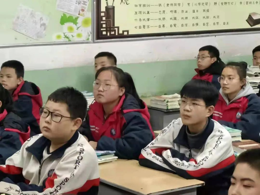 兴县初级中学组织学生收看消防安全知识"进校园"直播讲座