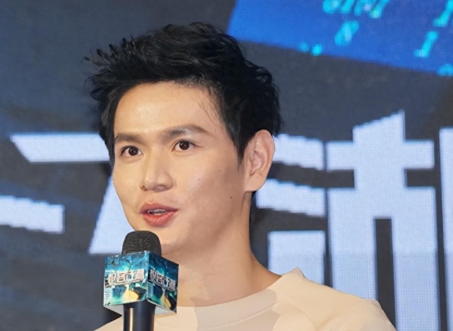 前羽坛名将鲍春来:一生挚爱早已嫁人生俩娃,他40岁却一直未婚