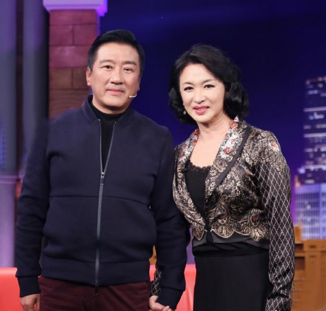 演员丁勇岱:和妻子一见钟情,没有求婚没有婚礼,至今已相伴36年