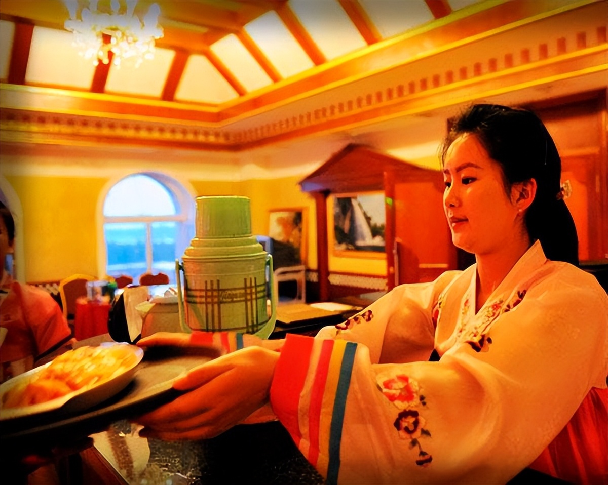 朝鲜美女服务员工资只有1500元,为什么让朝鲜人趋之若鹜?