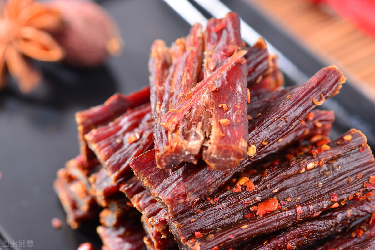 二,风干牛肉嚼不烂到最后跟嚼绳子差不多,买到假牛肉了?