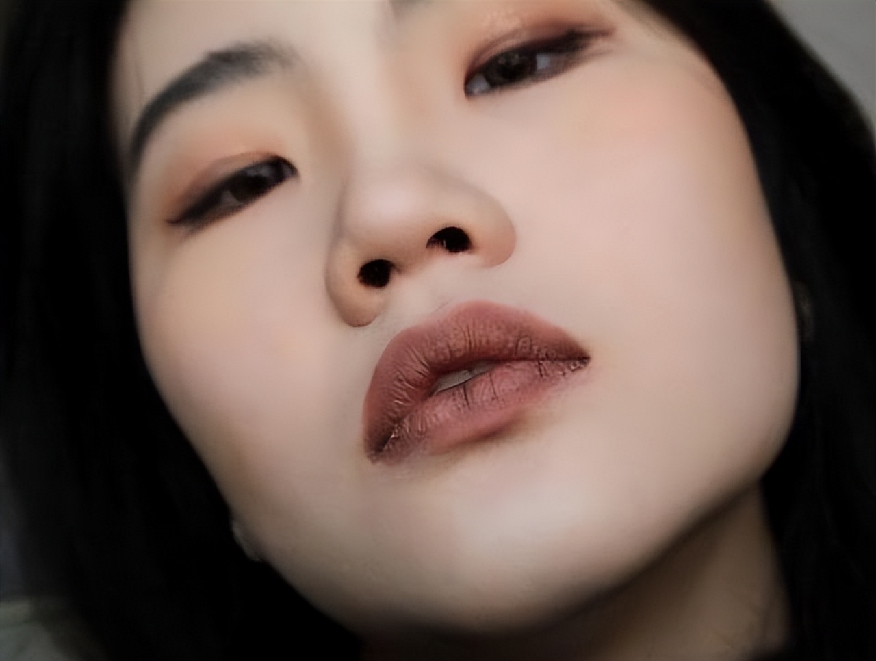 天天涂口红?有什么危害你都知道吗?皮肤会更"容易显老"