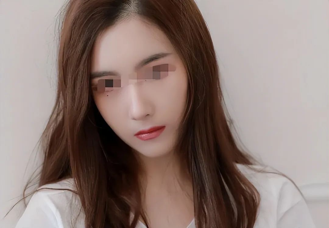 江苏"第一美女辅警"许艳,靠美色诱骗多名领导,生活荒唐又奢侈