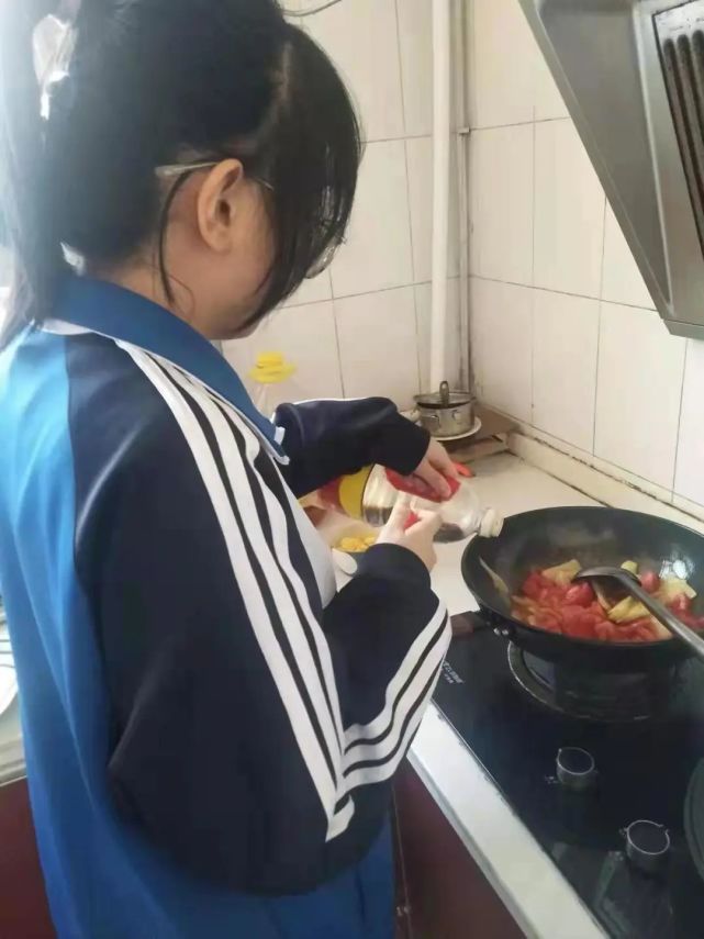 做家务 懂感恩 做最美高中生——德州云天高级中学开展家务劳动