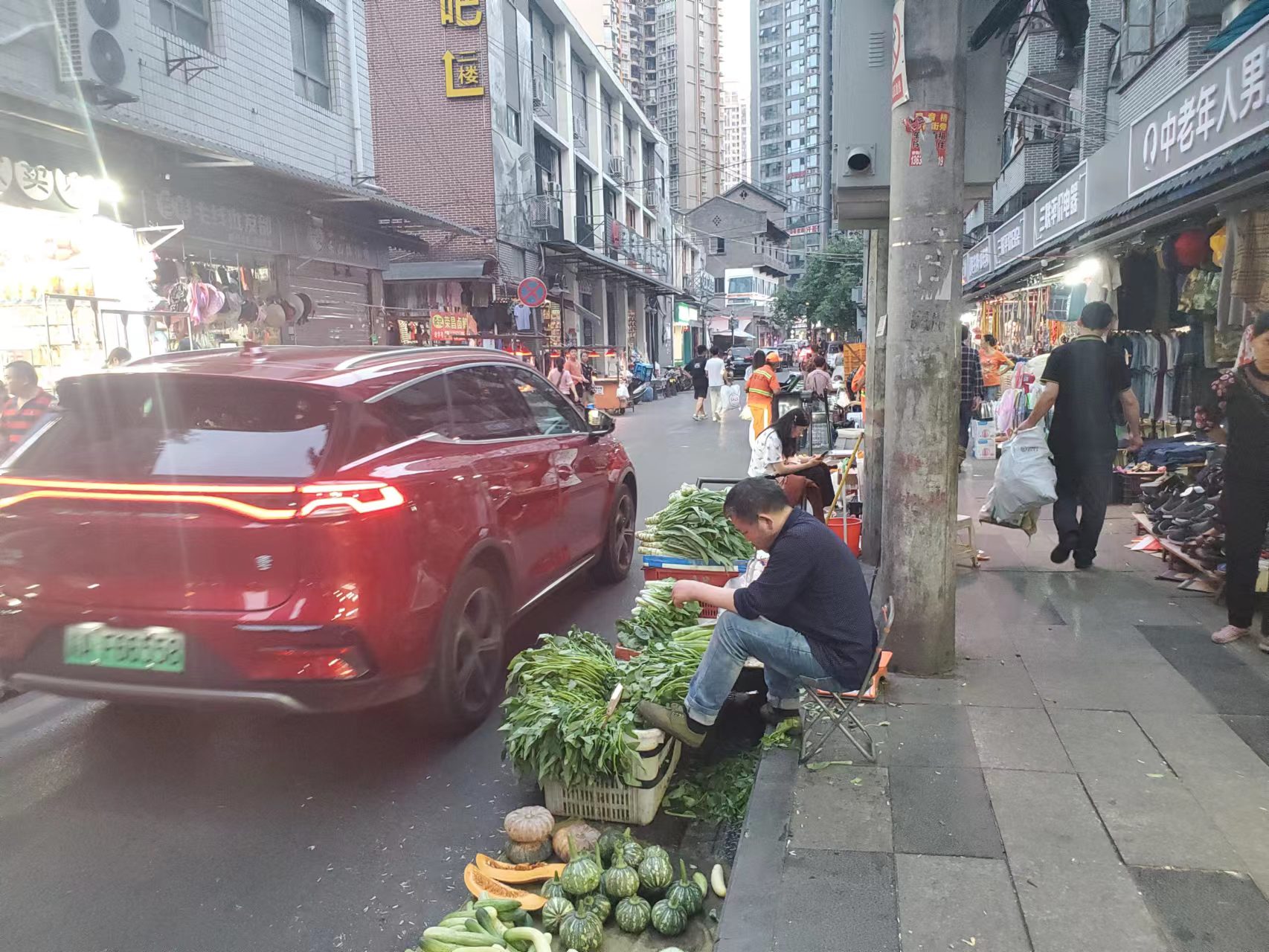 重庆的野水沟被"污名化",烟火气味浓烈,有"九龙寨城"的模样
