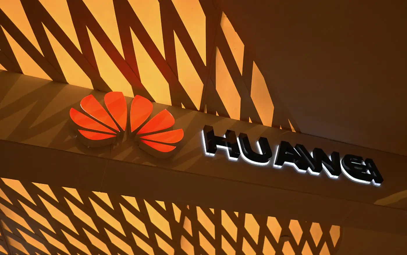 华为在西班牙岌岌可危:裁员,闭店,终止服务,手机销量降至冰点