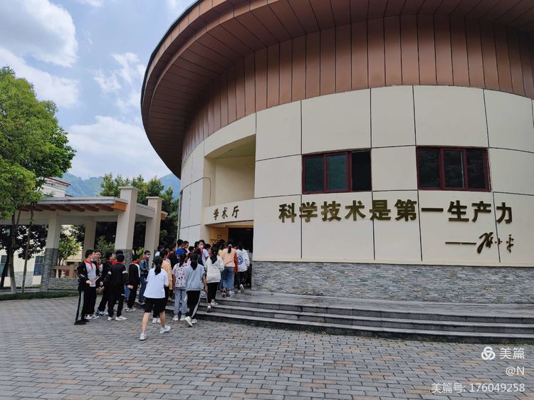 北川擂鼓小学与擂鼓八一中学开展小升初对接工作