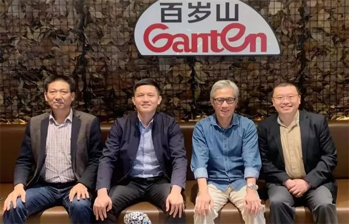 包装水之父周敬良,一年狂赚60亿,打造年销上亿的"贵族"水!