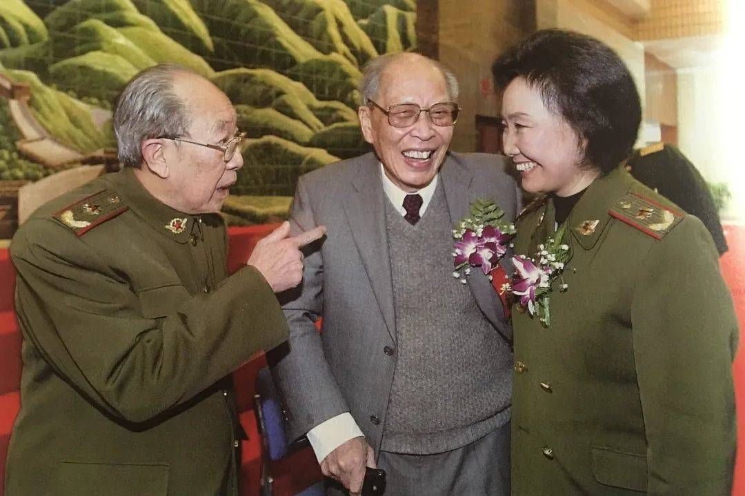 吴孟超院士想自我突破,恩师裘法祖给他提了个建议,改变一生的路