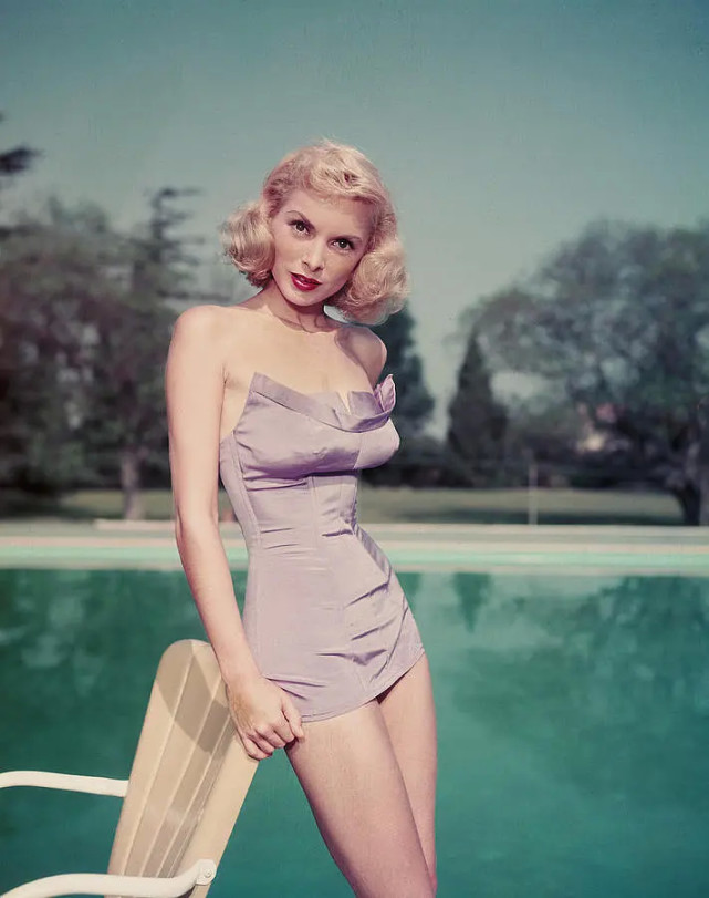 她是《惊魂记》中的玛丽安-克莱恩,曾是托尼-柯蒂斯的妻子