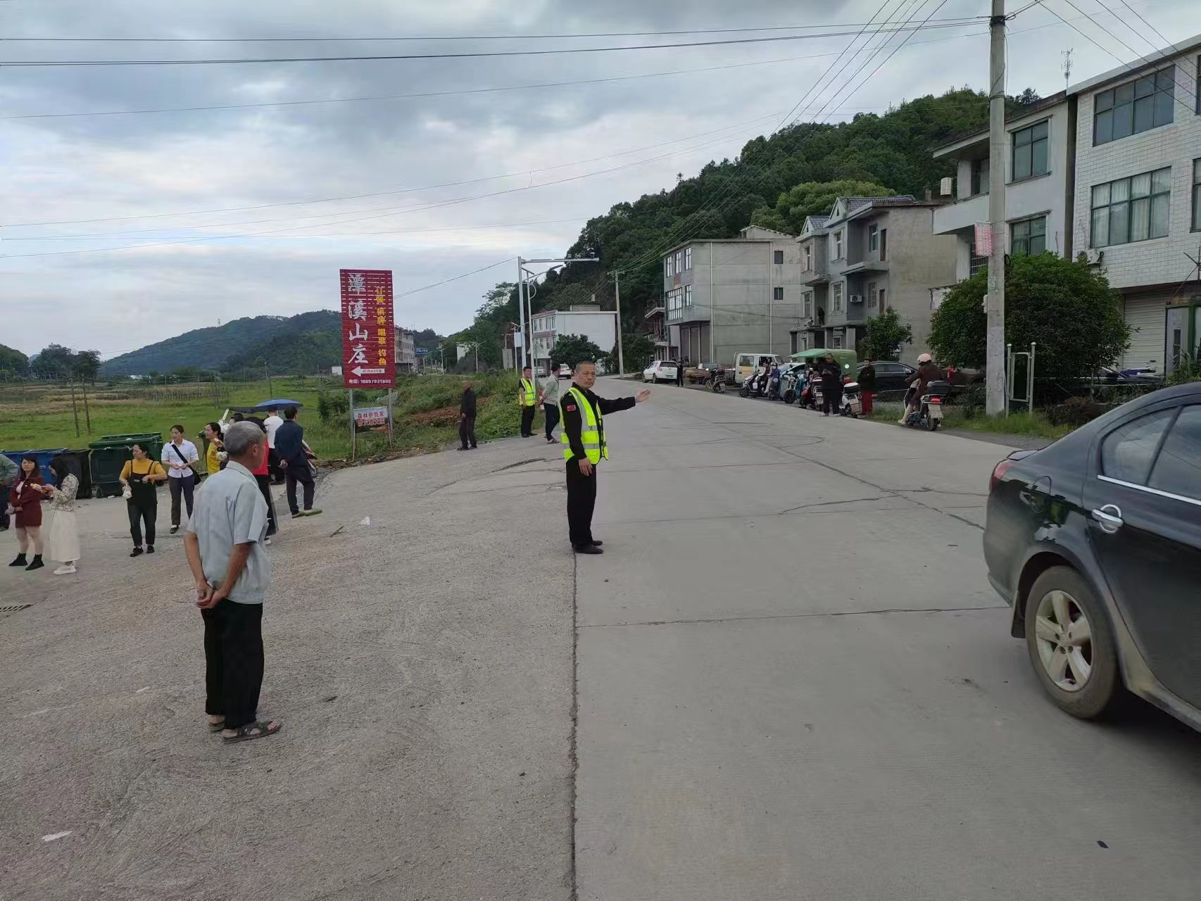 上饶市广信区湖村乡人大:站好"护学岗" 护航"求学路"