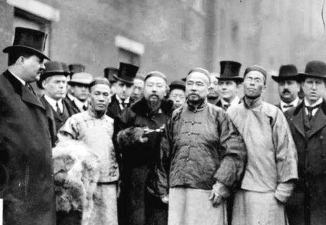 谭嗣同惨死,康有为却在国外混成千万富翁,妻妾成群还购岛买豪宅