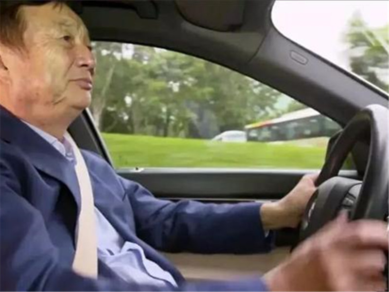 任正非自驾出行车抛锚,回复交警的话,不显有钱人的架子!
