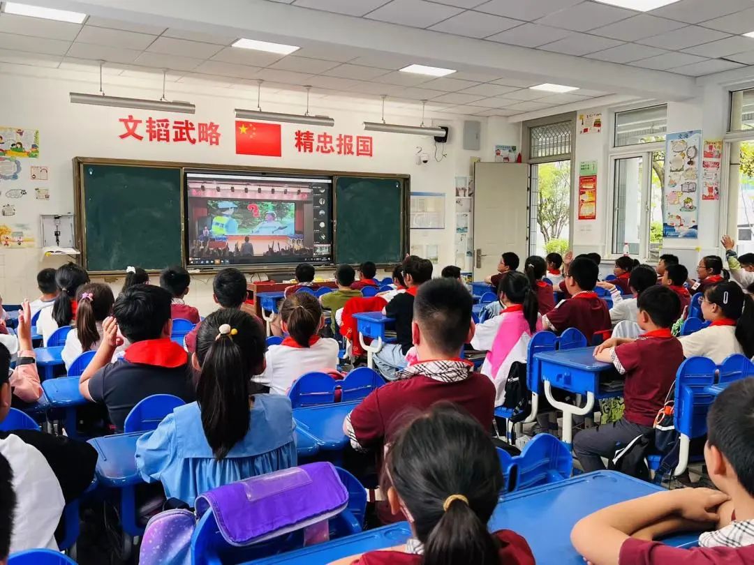 泰兴市交警大队走进鼓楼小学分校开展交通安全系列活动