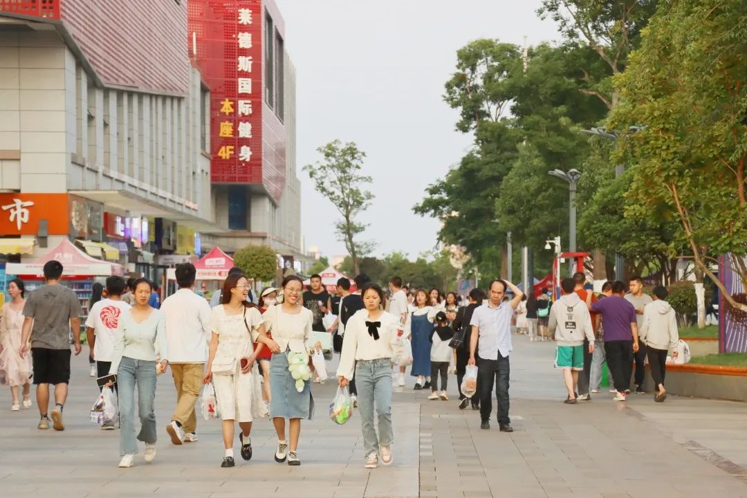 杨林大学城:灯火里,热闹"归位"