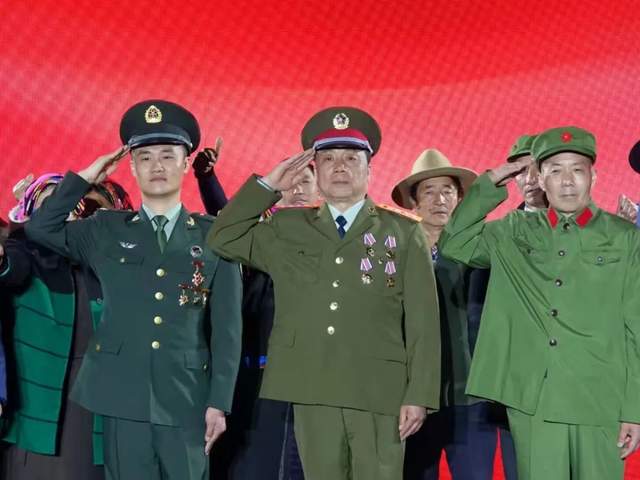 我身著65式軍裝為什麼胸前沒有軍功章紀念章